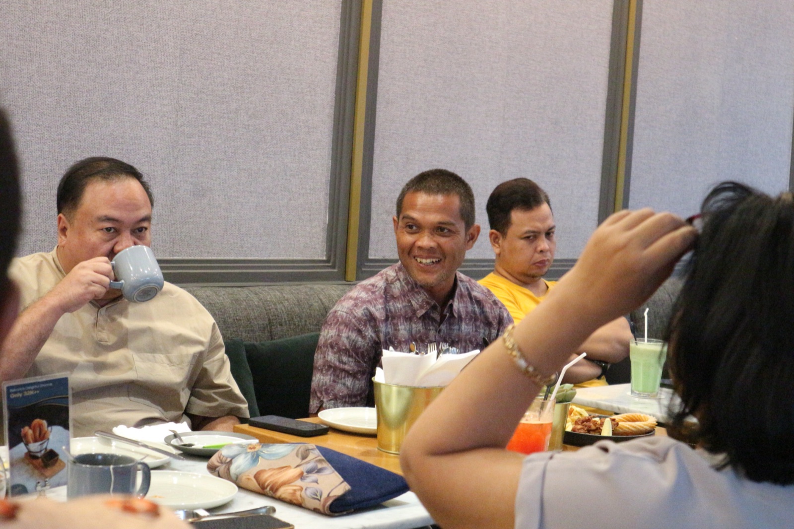 Anggota KBC berdiskusi dalam kegiatan kopdar